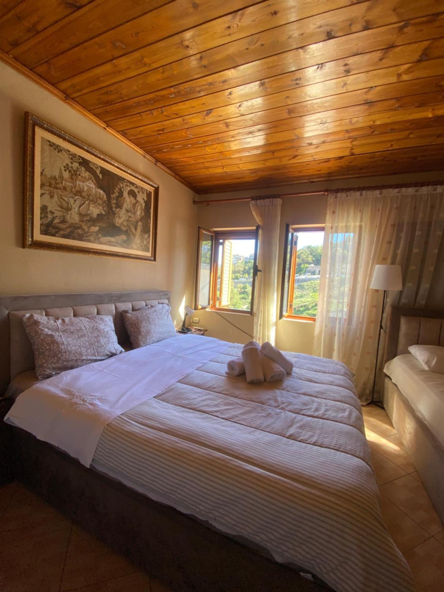 Marko'S House Gjirokaster Bagian luar foto
